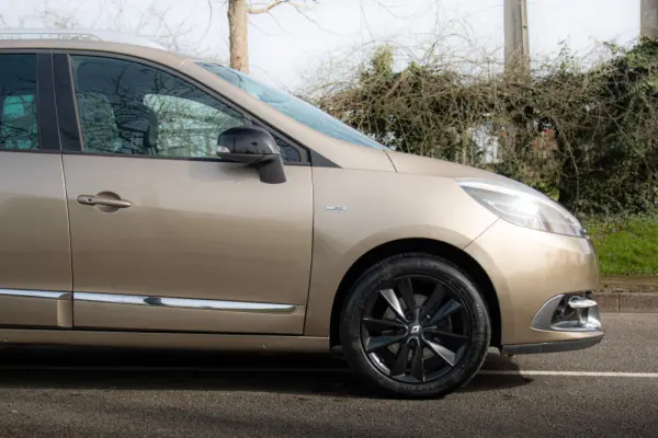Renault Scénic 1.5 dCi Bose Edition SS 11