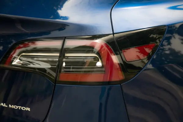 Tesla Model 3 Long-Range Dual Motor AWD 11