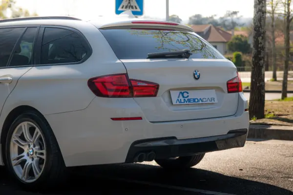 BMW 525 d Pack M Auto 10