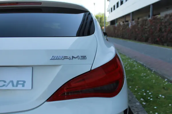 Mercedes-Benz CLA 200 d Shooting Brake AMG Line 10