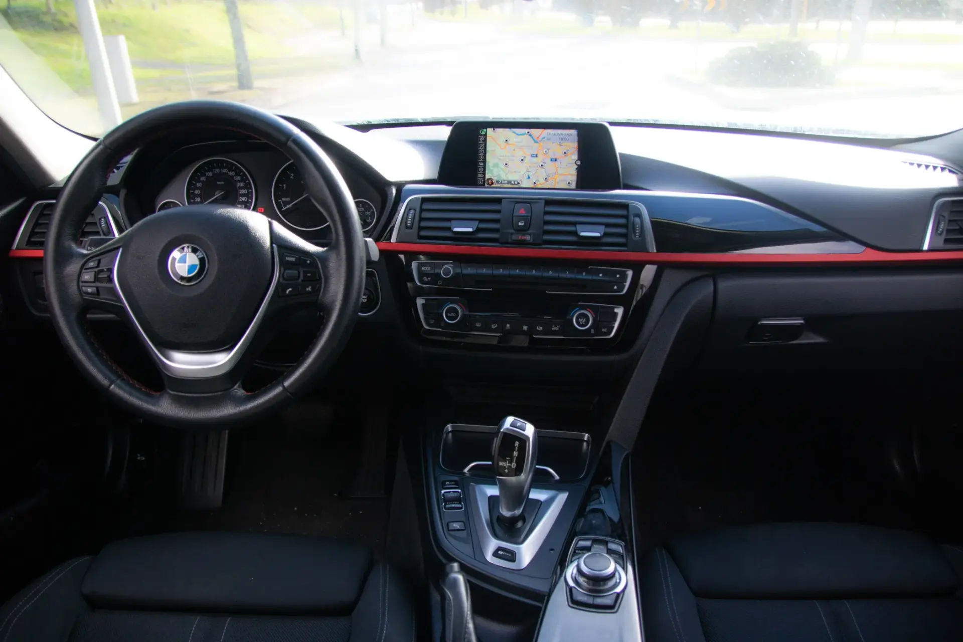 BMW 330 e iPerformance Line Sport 42