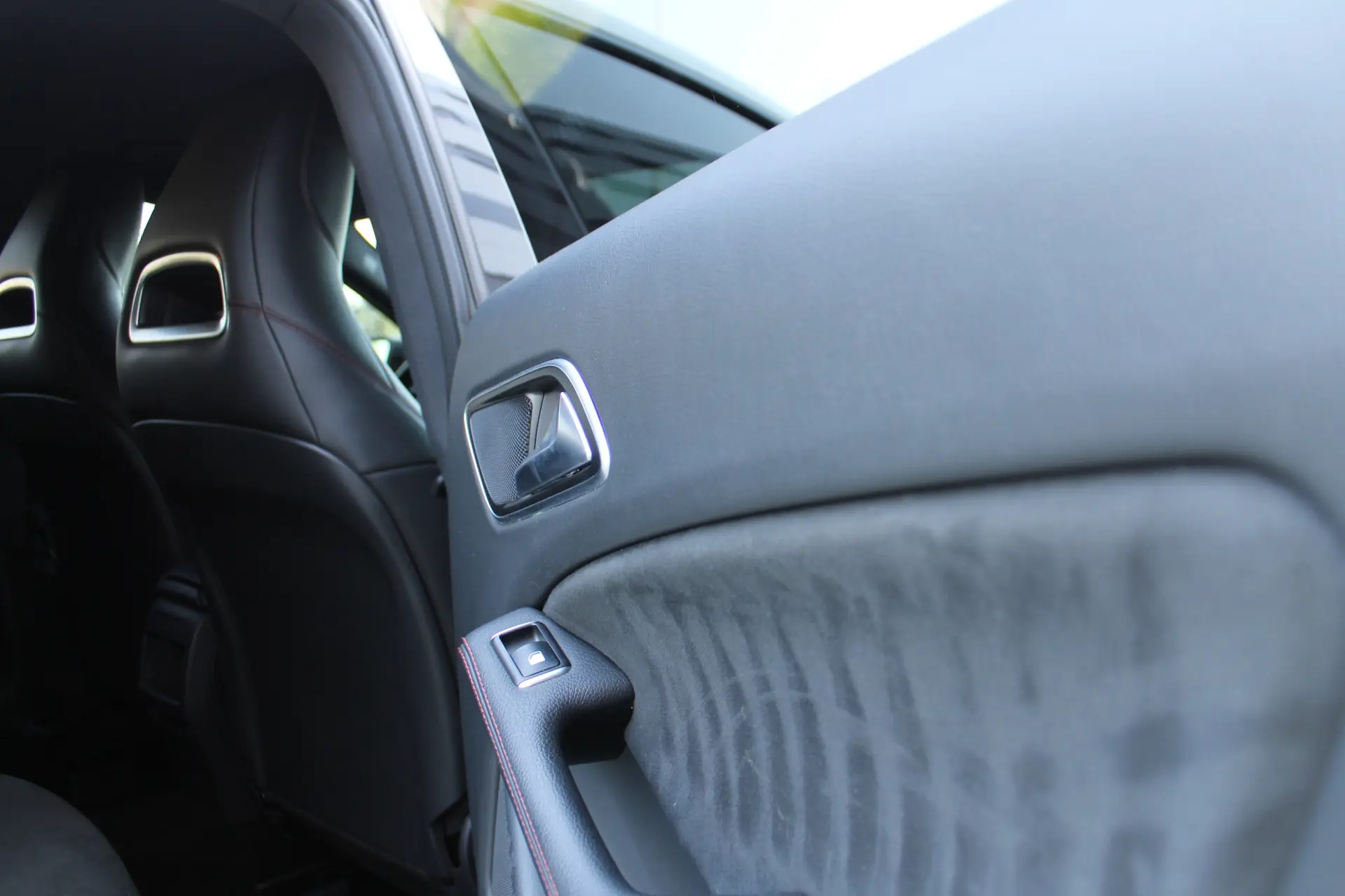 Mercedes-Benz CLA 200 d Shooting Brake AMG Line 17