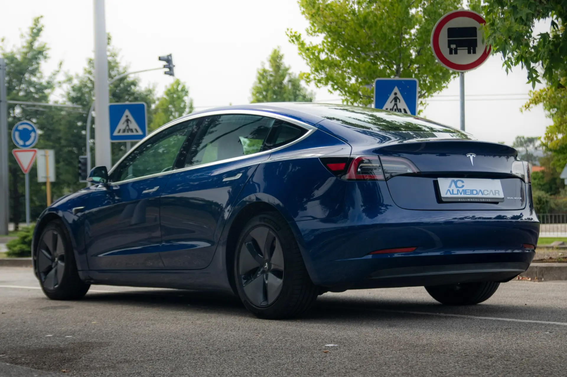 Tesla Model 3 Long-Range Dual Motor AWD 9