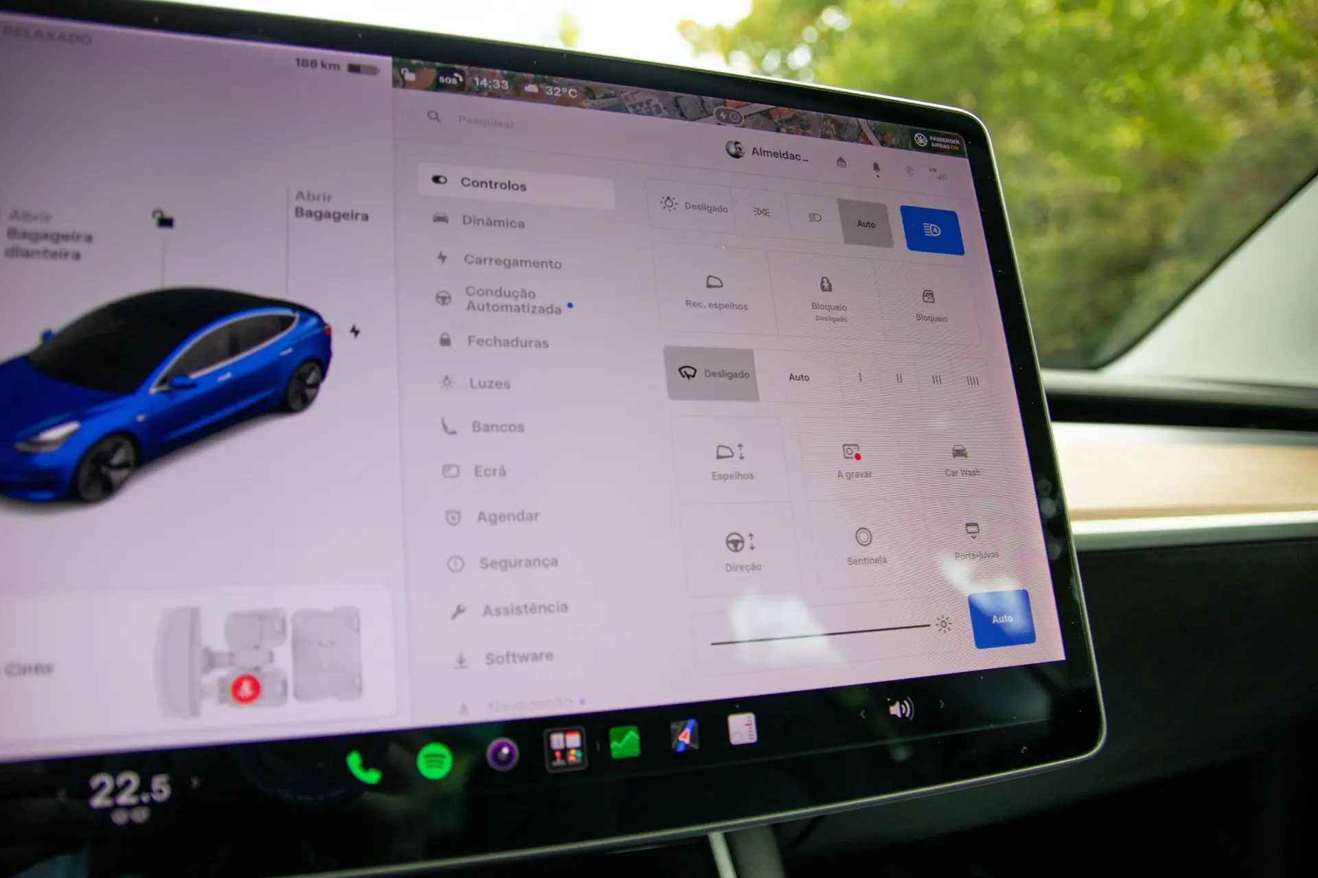Tesla Model 3 Long-Range Dual Motor AWD 42