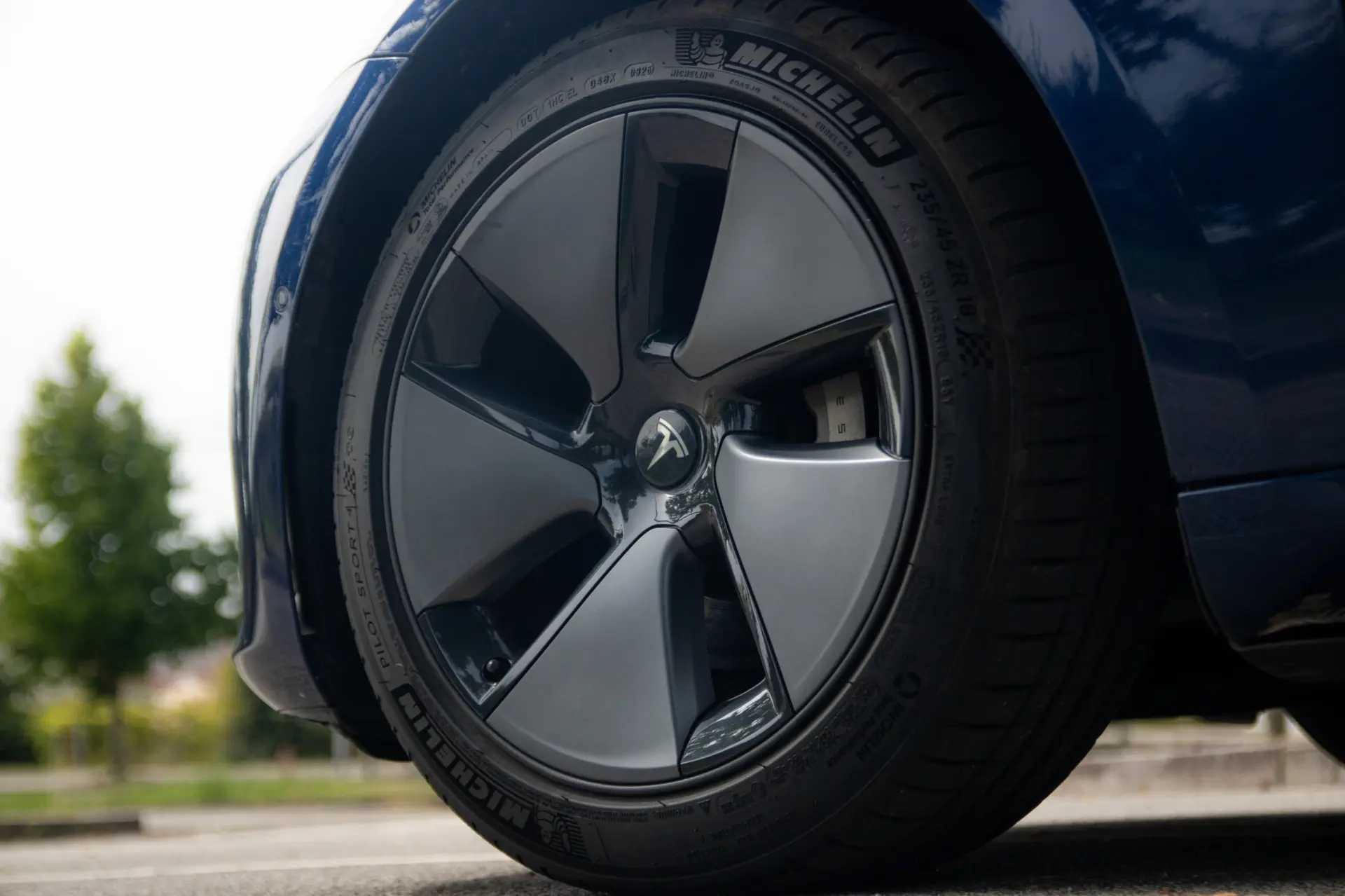 Tesla Model 3 Long-Range Dual Motor AWD 57