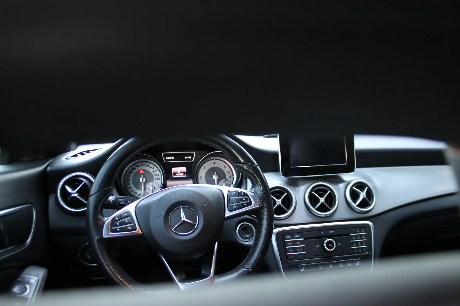 Mercedes-Benz CLA 200 d Shooting Brake AMG Line 4