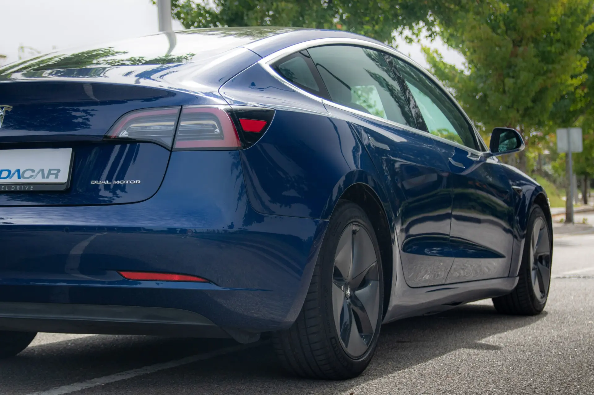 Tesla Model 3 Long-Range Dual Motor AWD 38