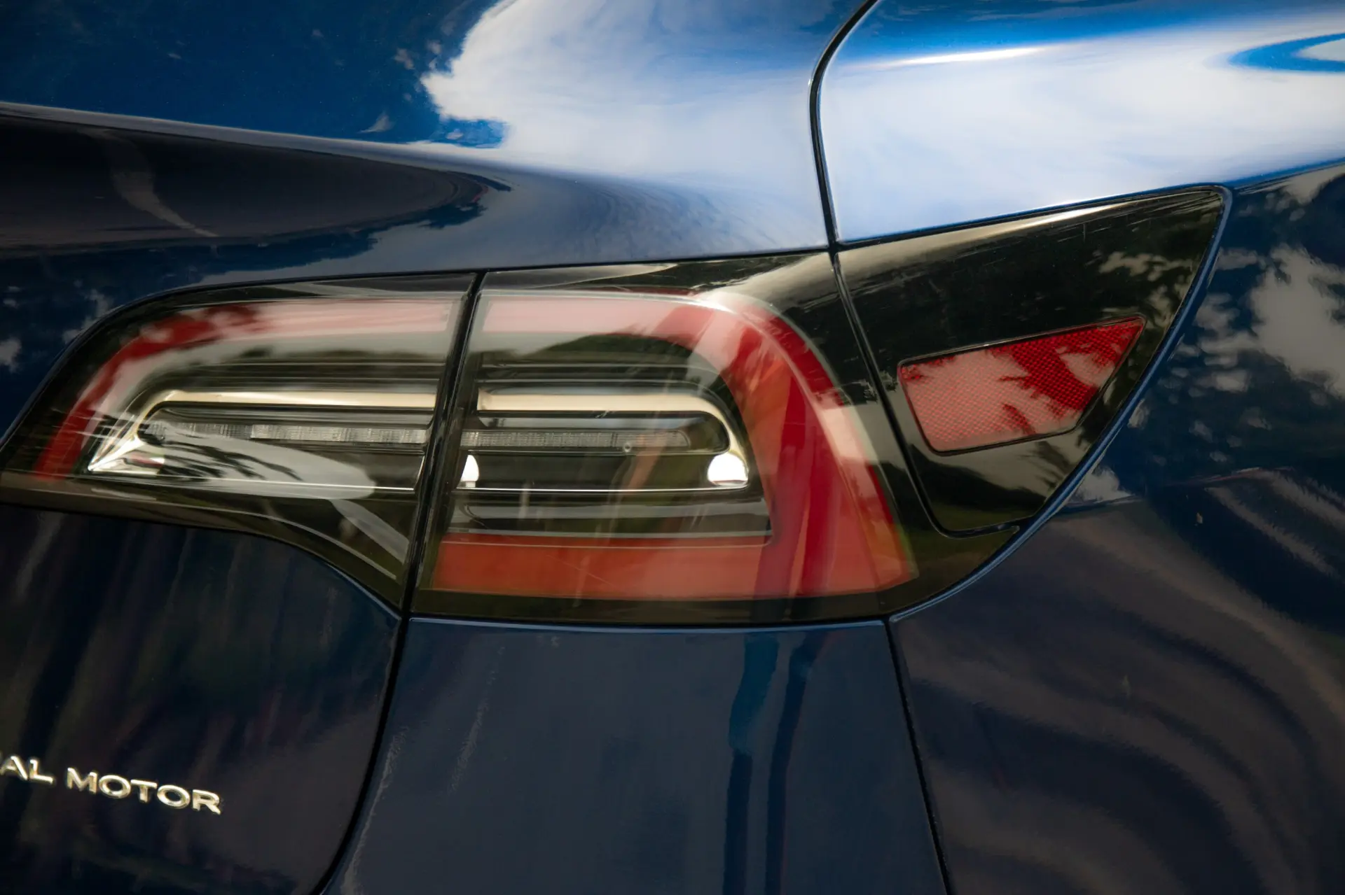 Tesla Model 3 Long-Range Dual Motor AWD 11