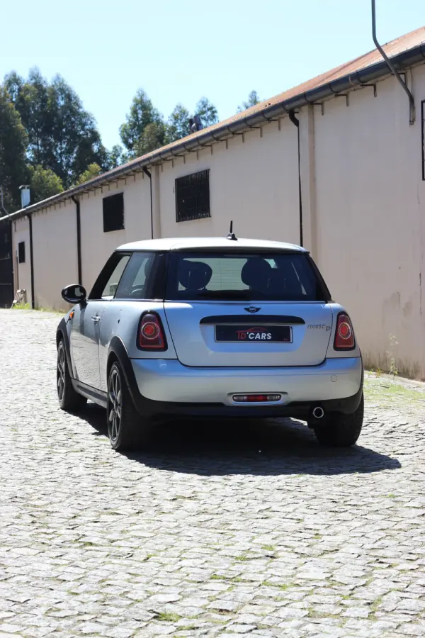 MINI 3 Portas Cooper D 6
