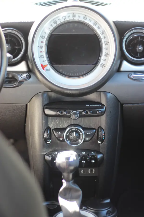 MINI 3 Portas Cooper D 9