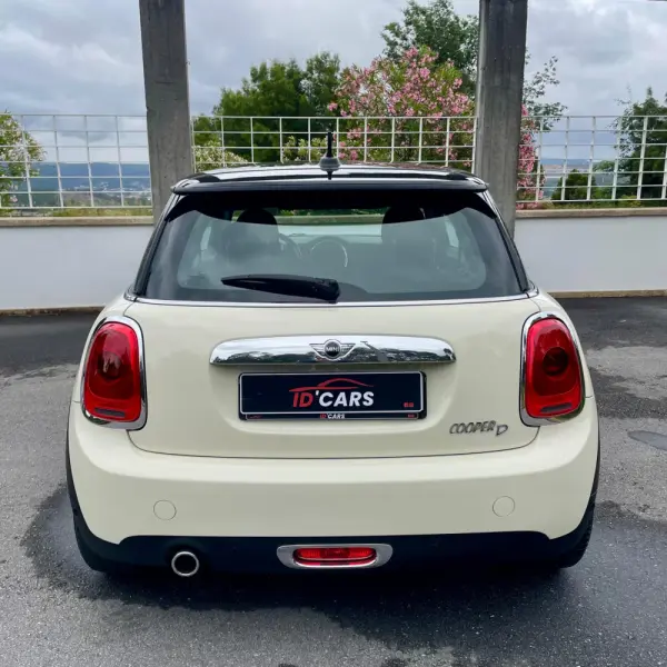 MINI 3 Portas Cooper D 6