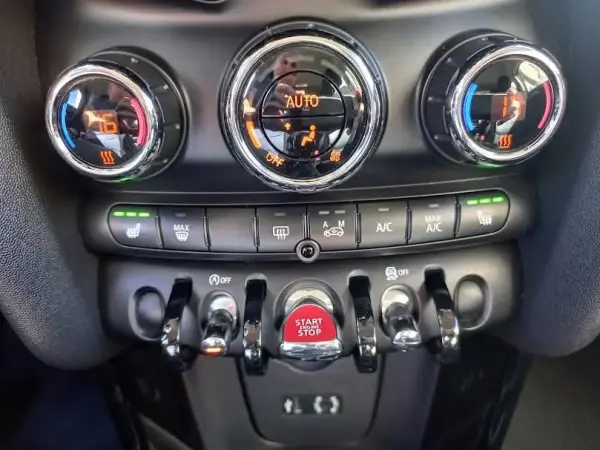 MINI 3 Portas Cooper D 21