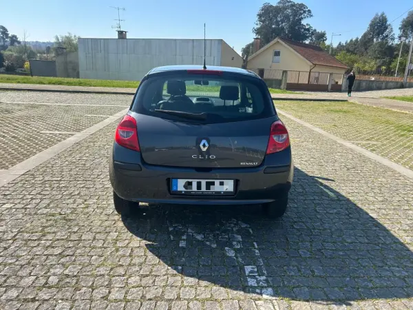 Renault Clio 1.2 16V Confort 4