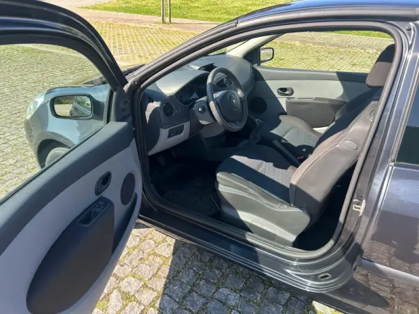 Renault Clio 1.2 16V Confort 7