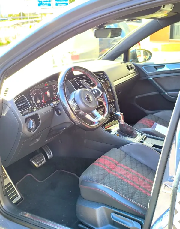 Volkswagen Golf 2.0 TSI TCR DSG 2