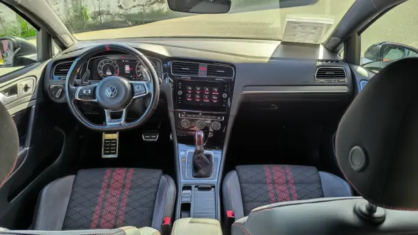 Volkswagen Golf 2.0 TSI TCR DSG 11