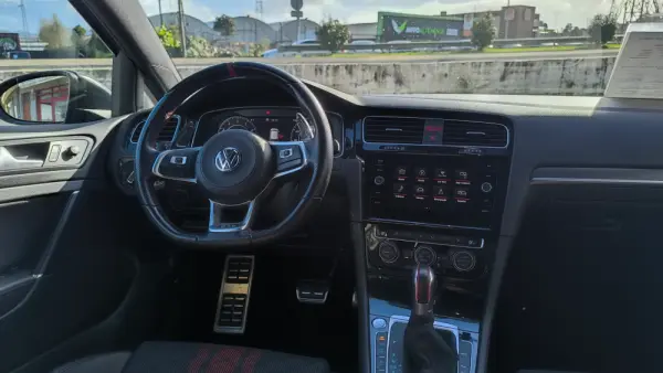Volkswagen Golf 2.0 TSI TCR DSG 13