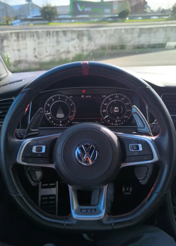 Volkswagen Golf 2.0 TSI TCR DSG 15