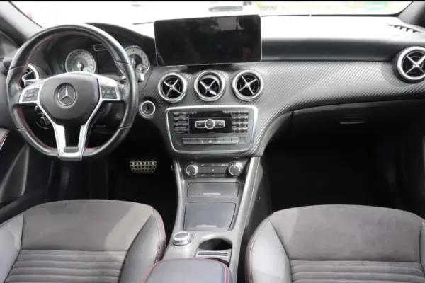 Mercedes-Benz A 180 d 7G-DCT AMG Line 8