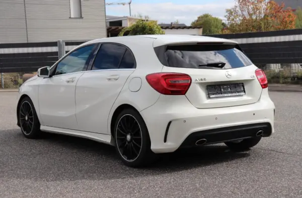 Mercedes-Benz A 180 d 7G-DCT AMG Line 6