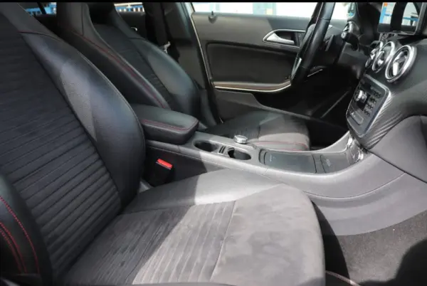 Mercedes-Benz A 180 d 7G-DCT AMG Line 11