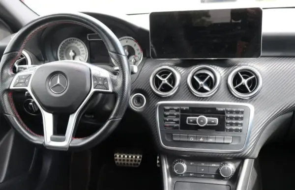 Mercedes-Benz A 180 d 7G-DCT AMG Line 9