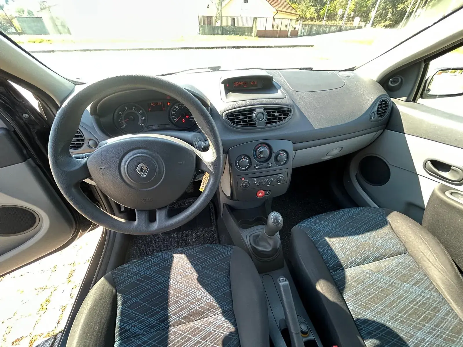 Renault Clio 1.2 16V Confort 6
