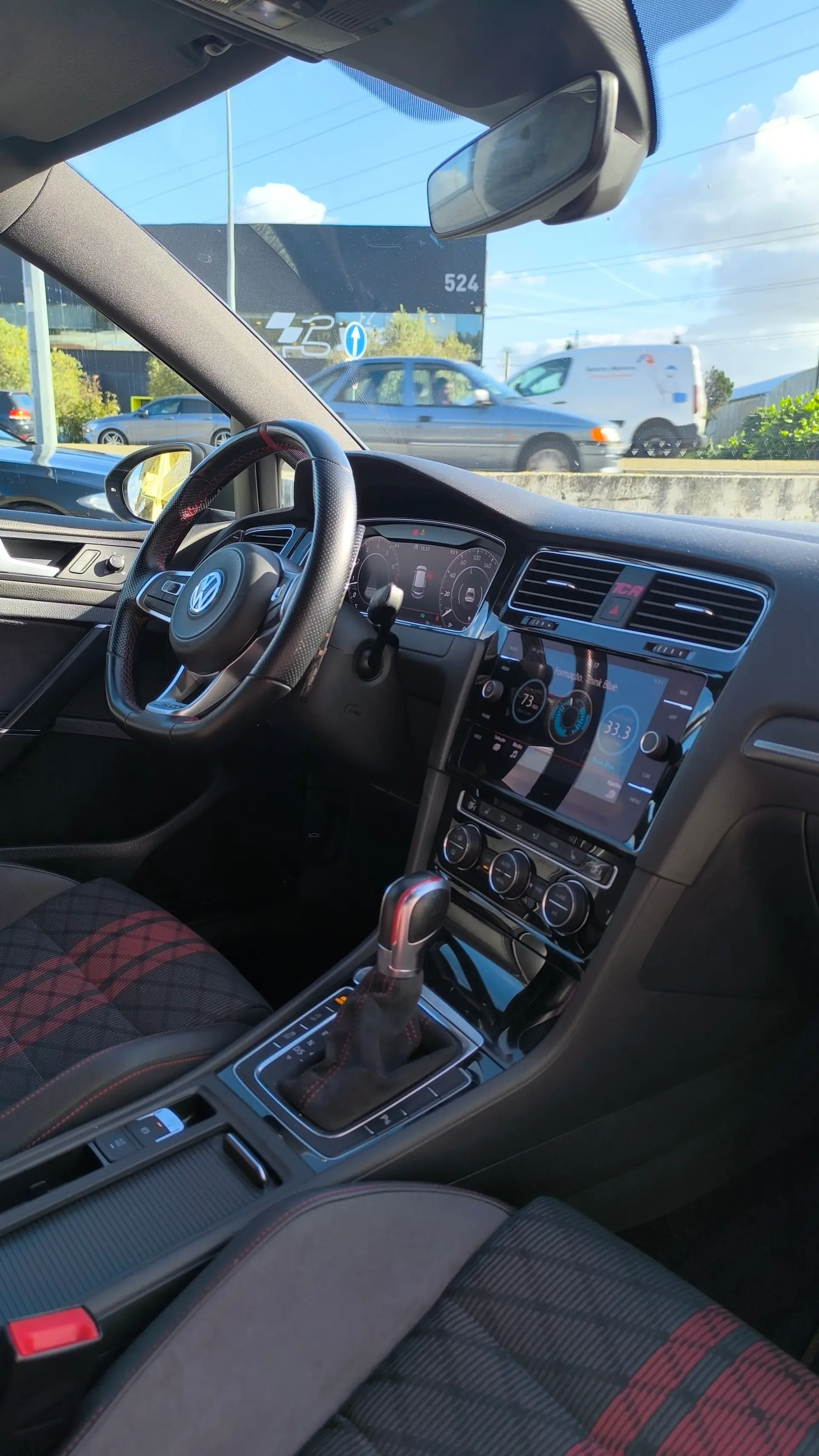 Volkswagen Golf 2.0 TSI TCR DSG 9