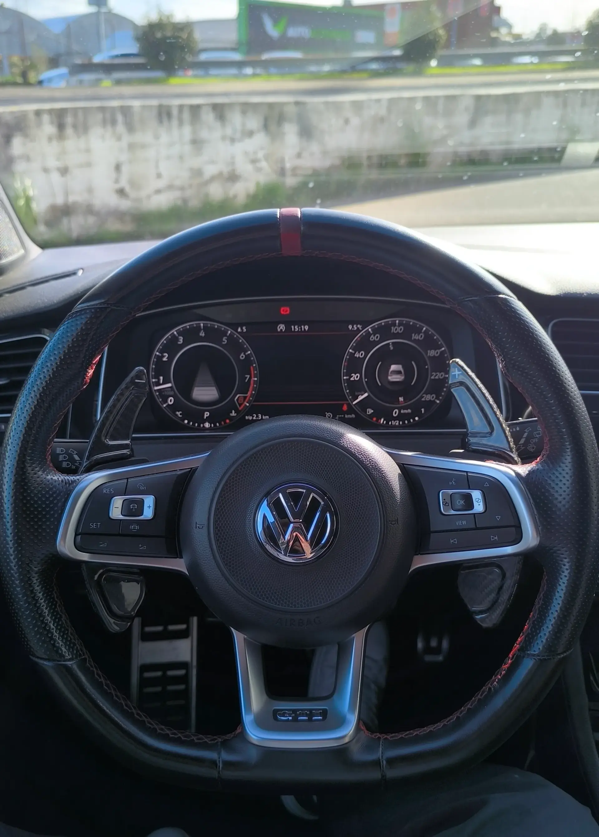 Volkswagen Golf 2.0 TSI TCR DSG 15
