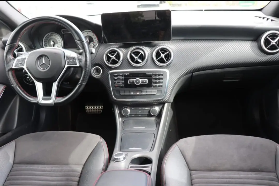 Mercedes-Benz A 180 d 7G-DCT AMG Line 8