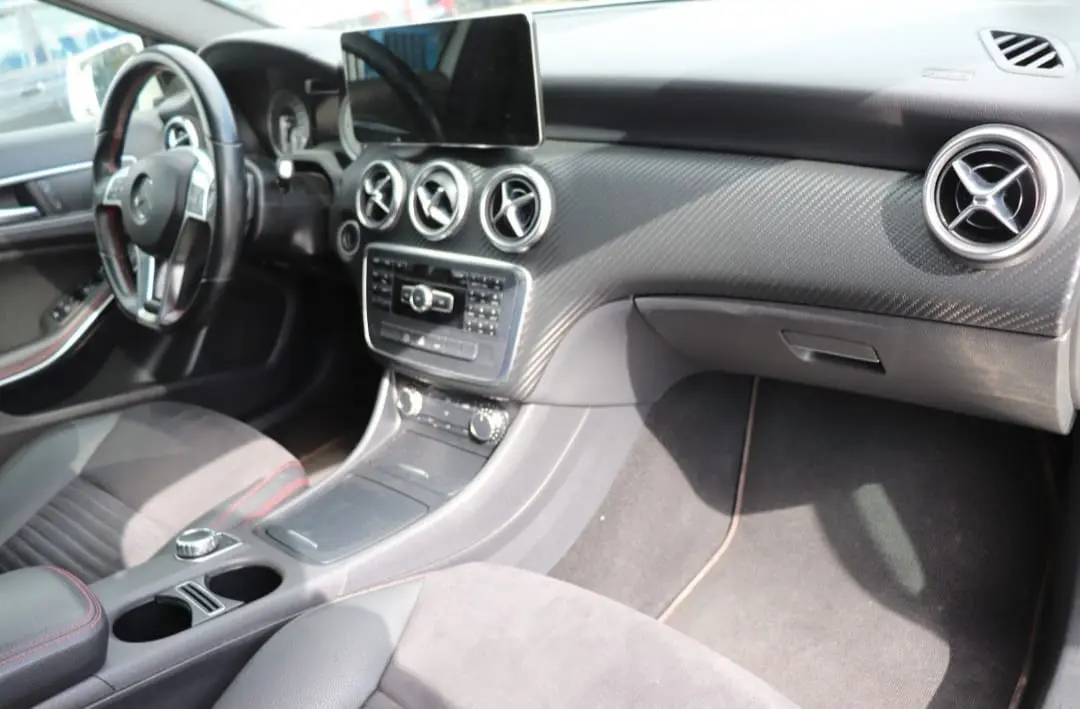 Mercedes-Benz A 180 d 7G-DCT AMG Line 10