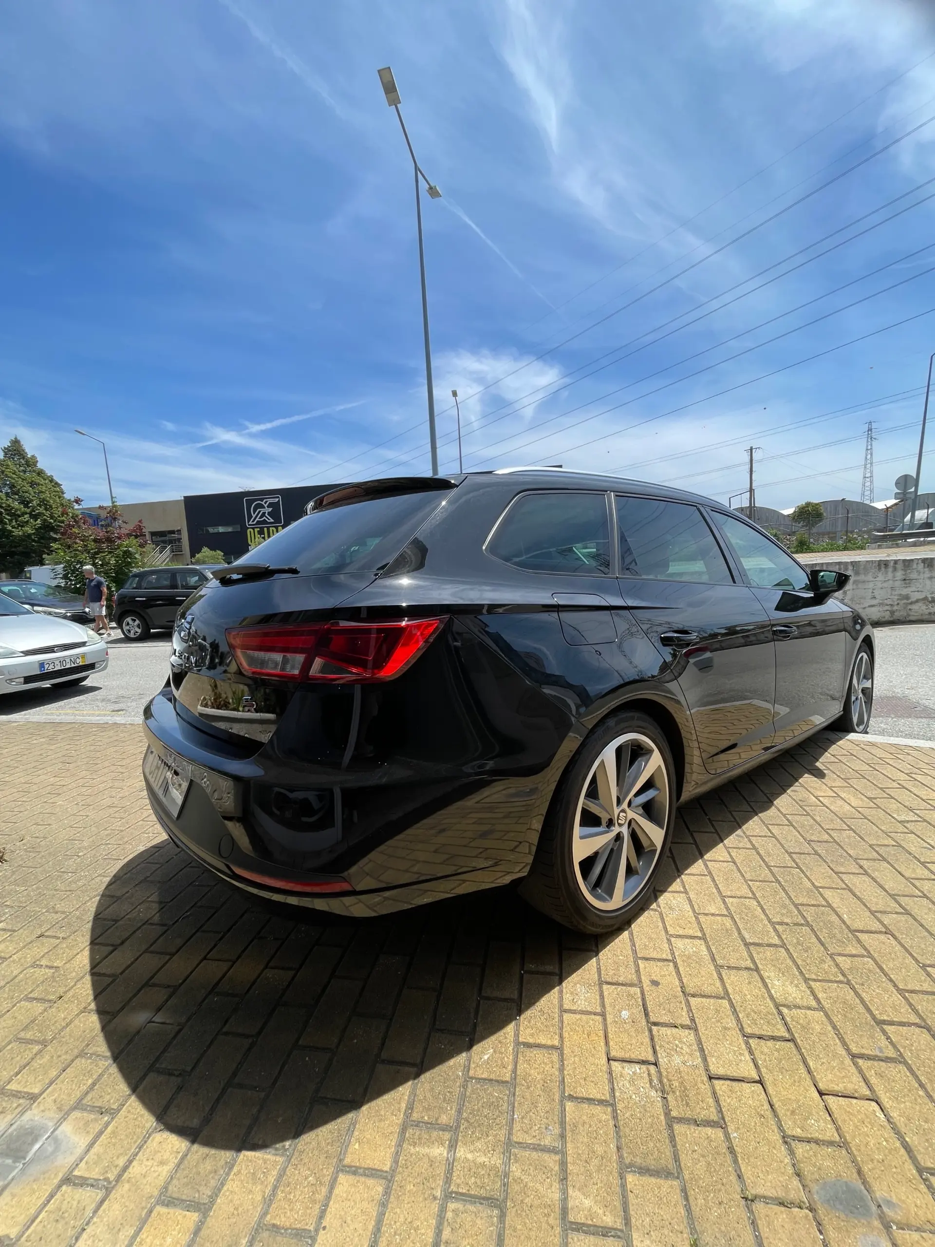 SEAT Leon ST 2.0 TDI DPF DSG FR 6
