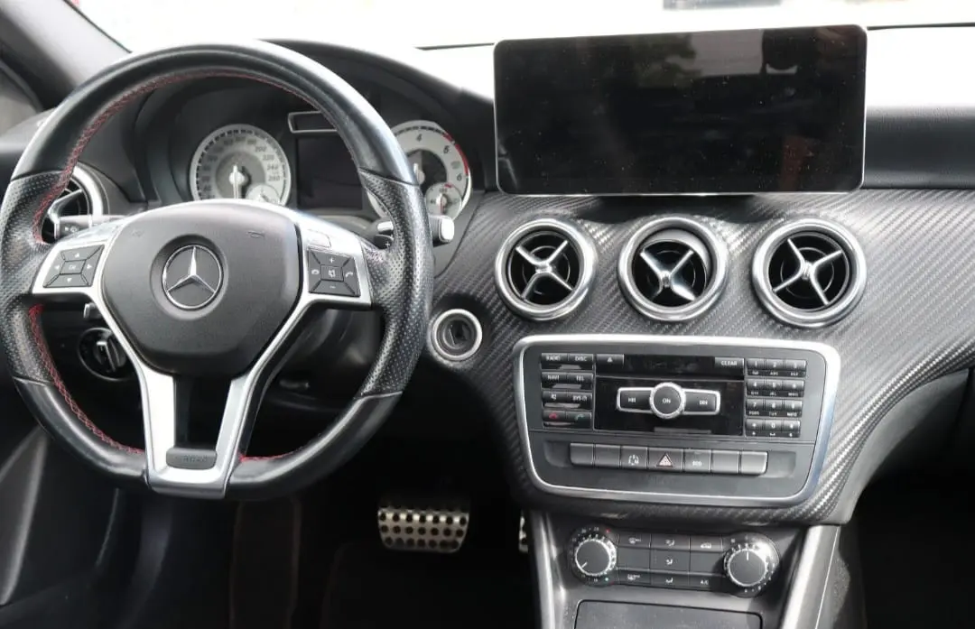 Mercedes-Benz A 180 d 7G-DCT AMG Line 9