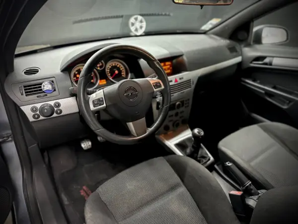 Opel Astra GTC 6