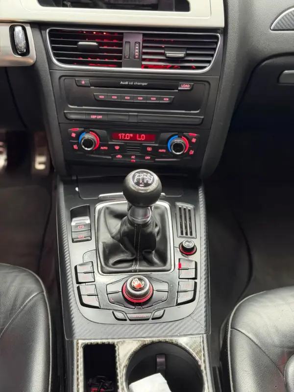 Audi A4 2.0 TDI S-line 9