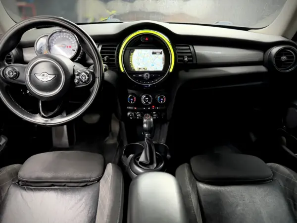 MINI 3 Portas Cooper D Auto 8