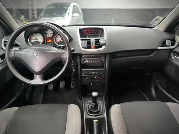 Peugeot 207 1.4 HDi Premium 5