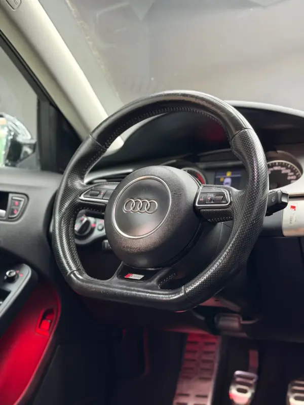 Audi A4 2.0 TDI S-line 8