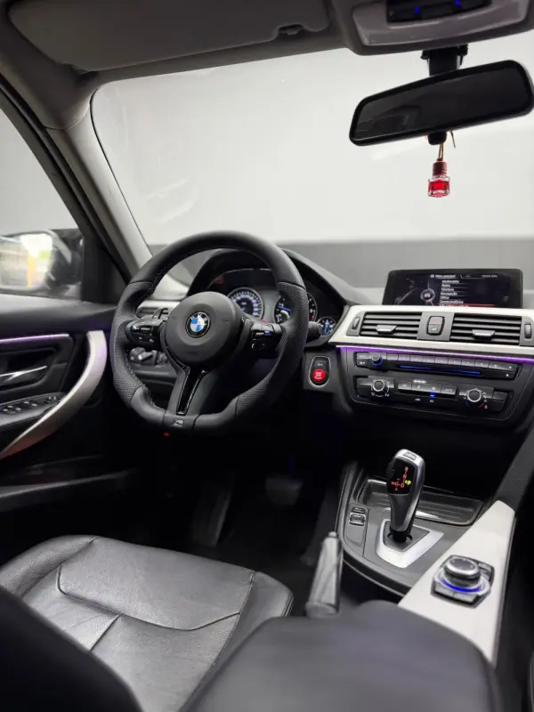 BMW 318 d Aut. 11