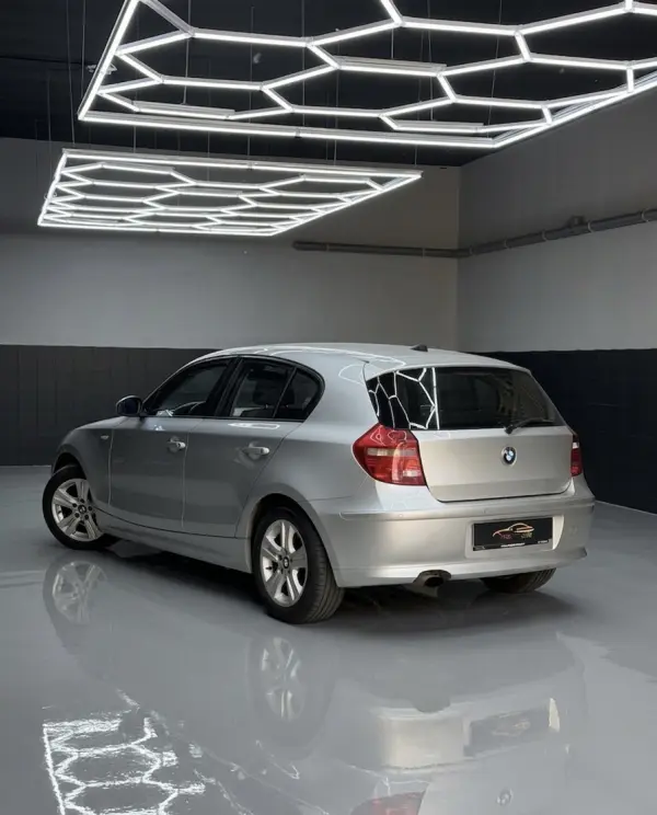 BMW 118 d Line Sport 5