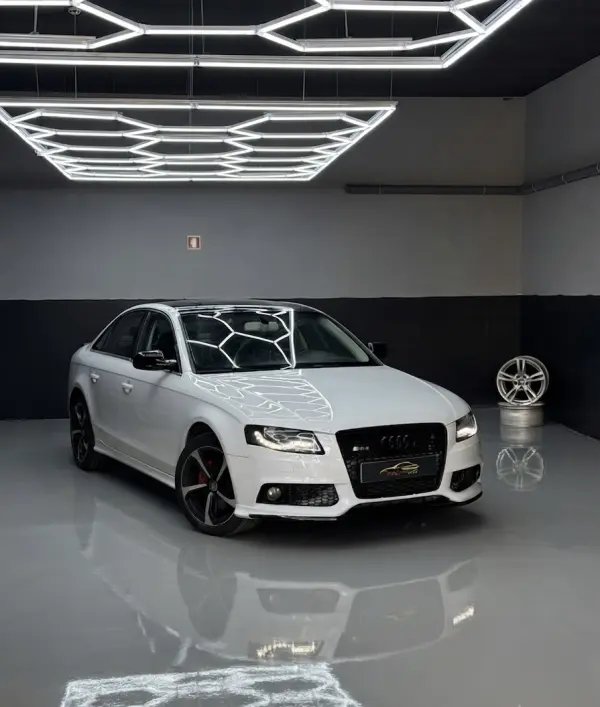 Audi A4 2.0 TDI S-line 1