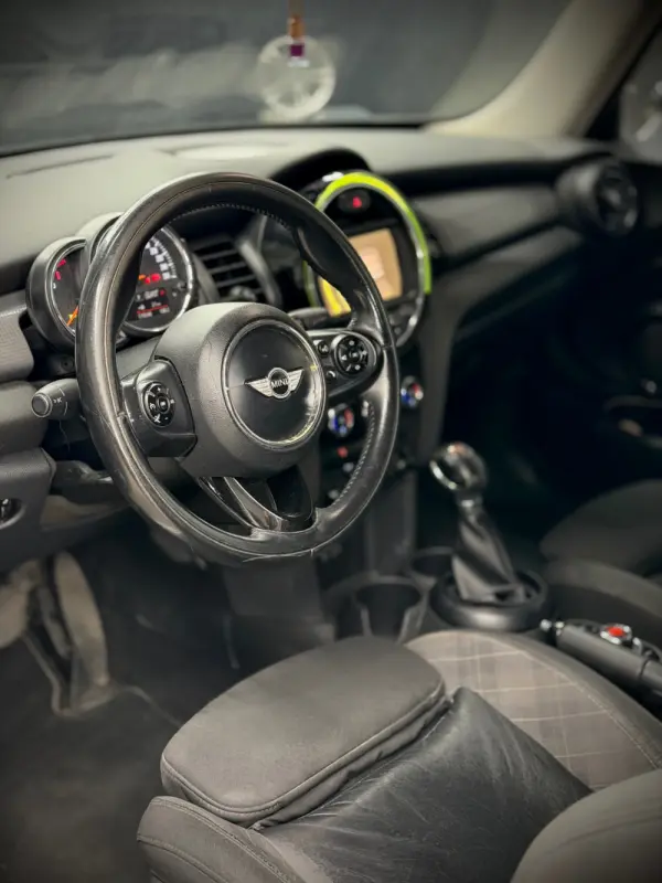 MINI 3 Portas Cooper D Auto 10