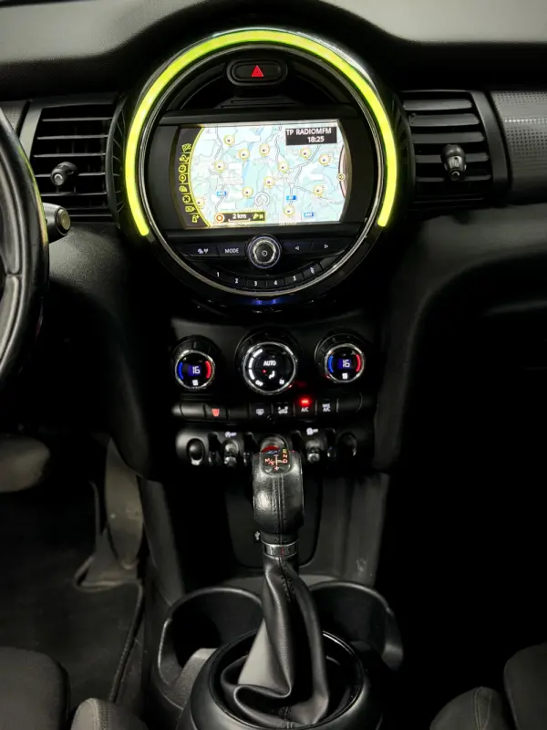 MINI 3 Portas Cooper D Auto 9