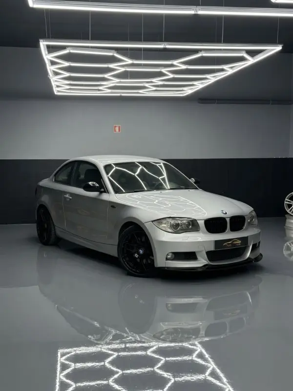 BMW 123 d Limited Edition Lifestyle c/ M Sport Pack 2