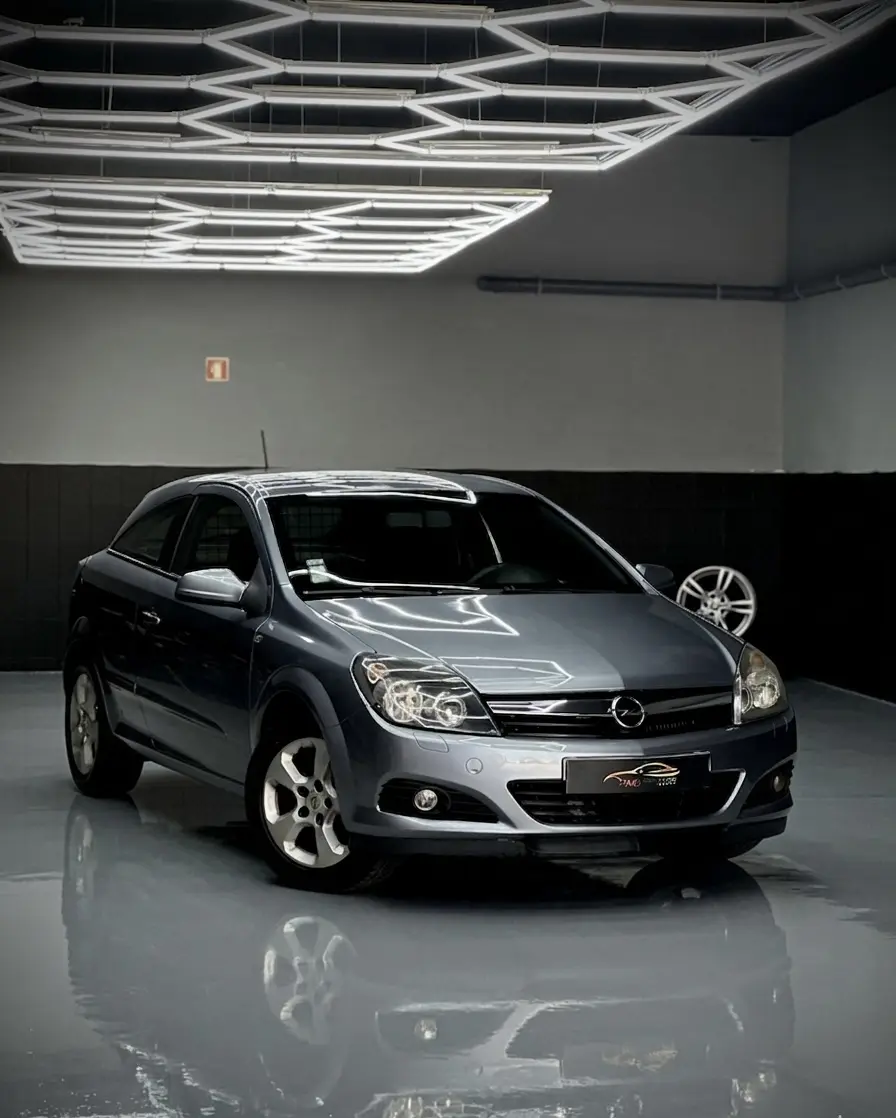 Opel Astra GTC 1
