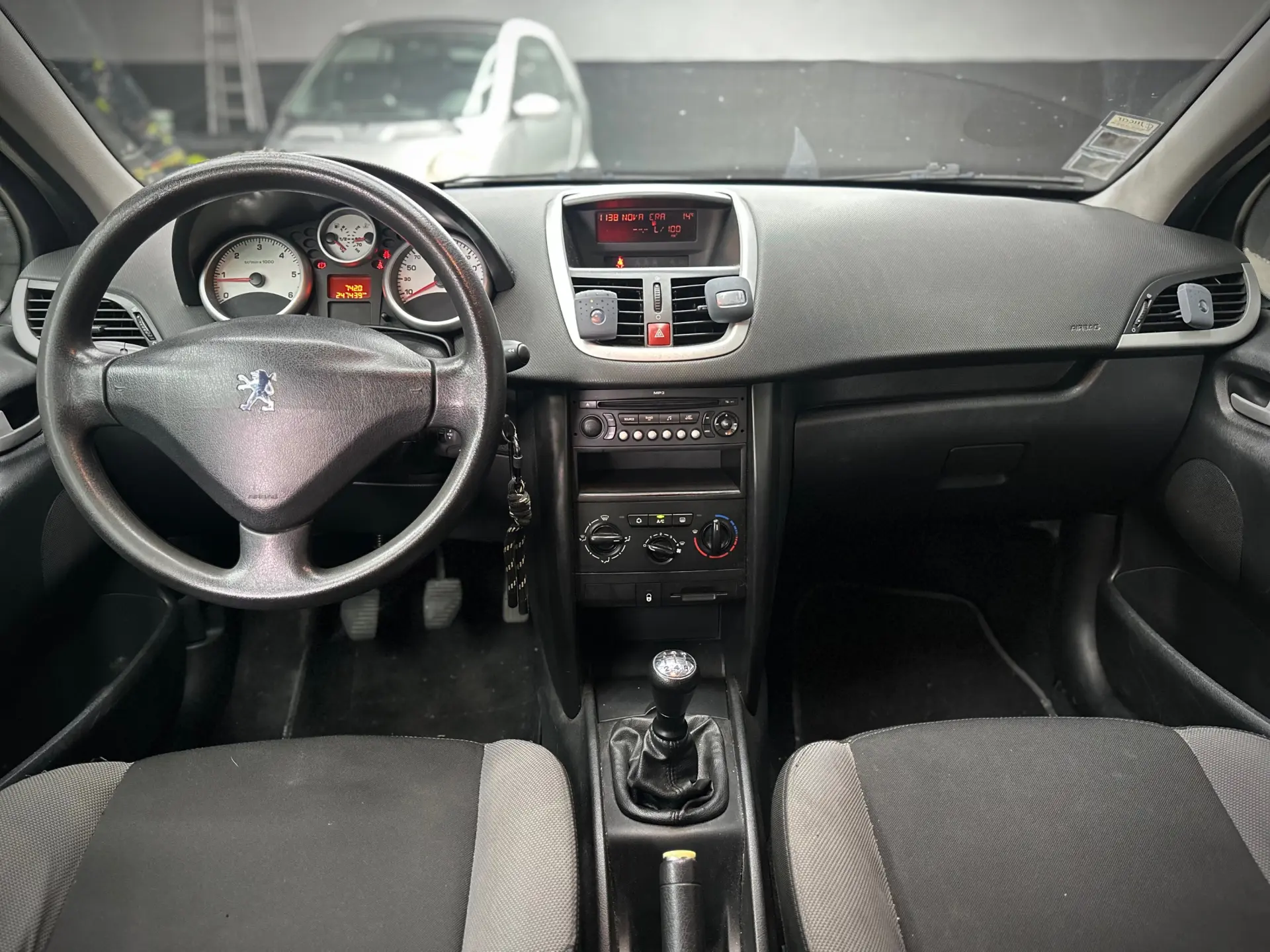 Peugeot 207 1.4 HDi Premium 5