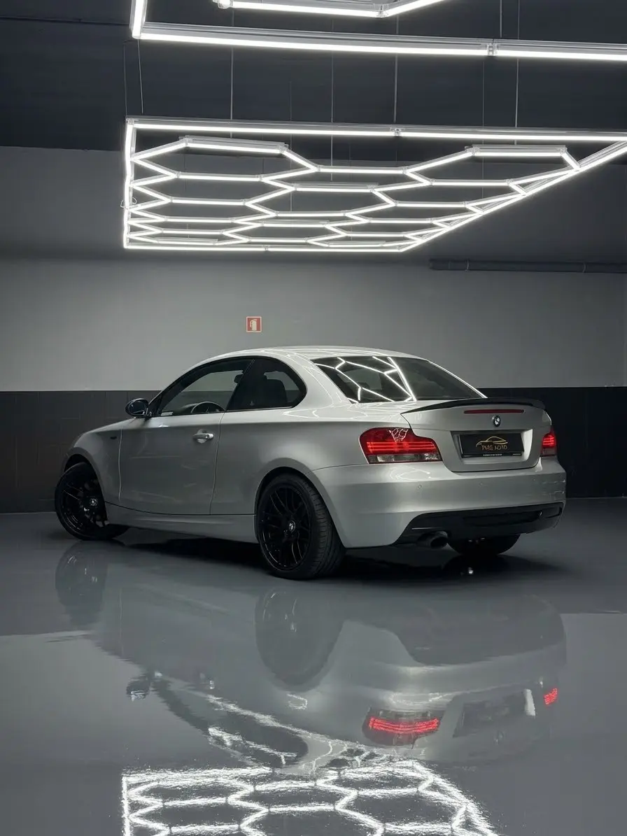 BMW 123 d Limited Edition Lifestyle c/ M Sport Pack 7