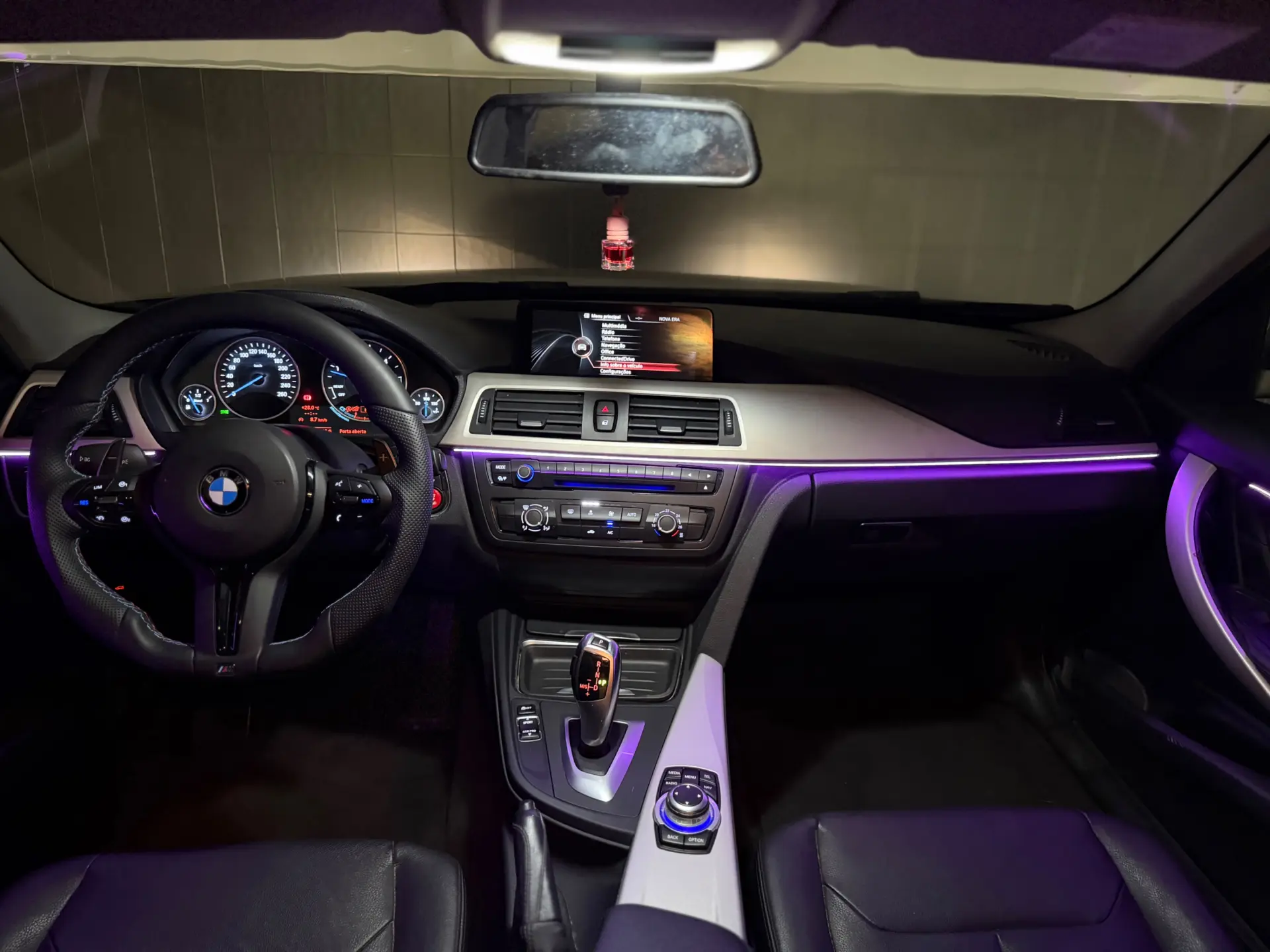 BMW 318 d Aut. 12