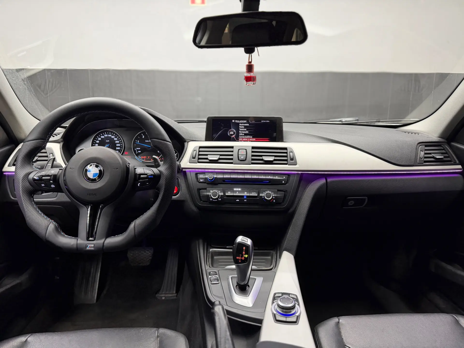 BMW 318 d Aut. 9