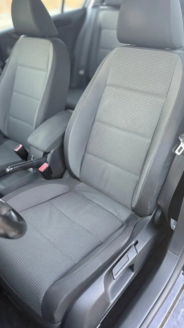 Volkswagen Golf 2.0 TDi Confortline 13